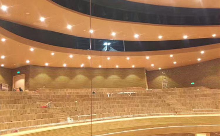 湖北襄陽學(xué)院音樂廳槽木吸音板聲學(xué)工程 湖北襄陽學(xué)院音樂廳槽木吸音板聲學(xué)工程